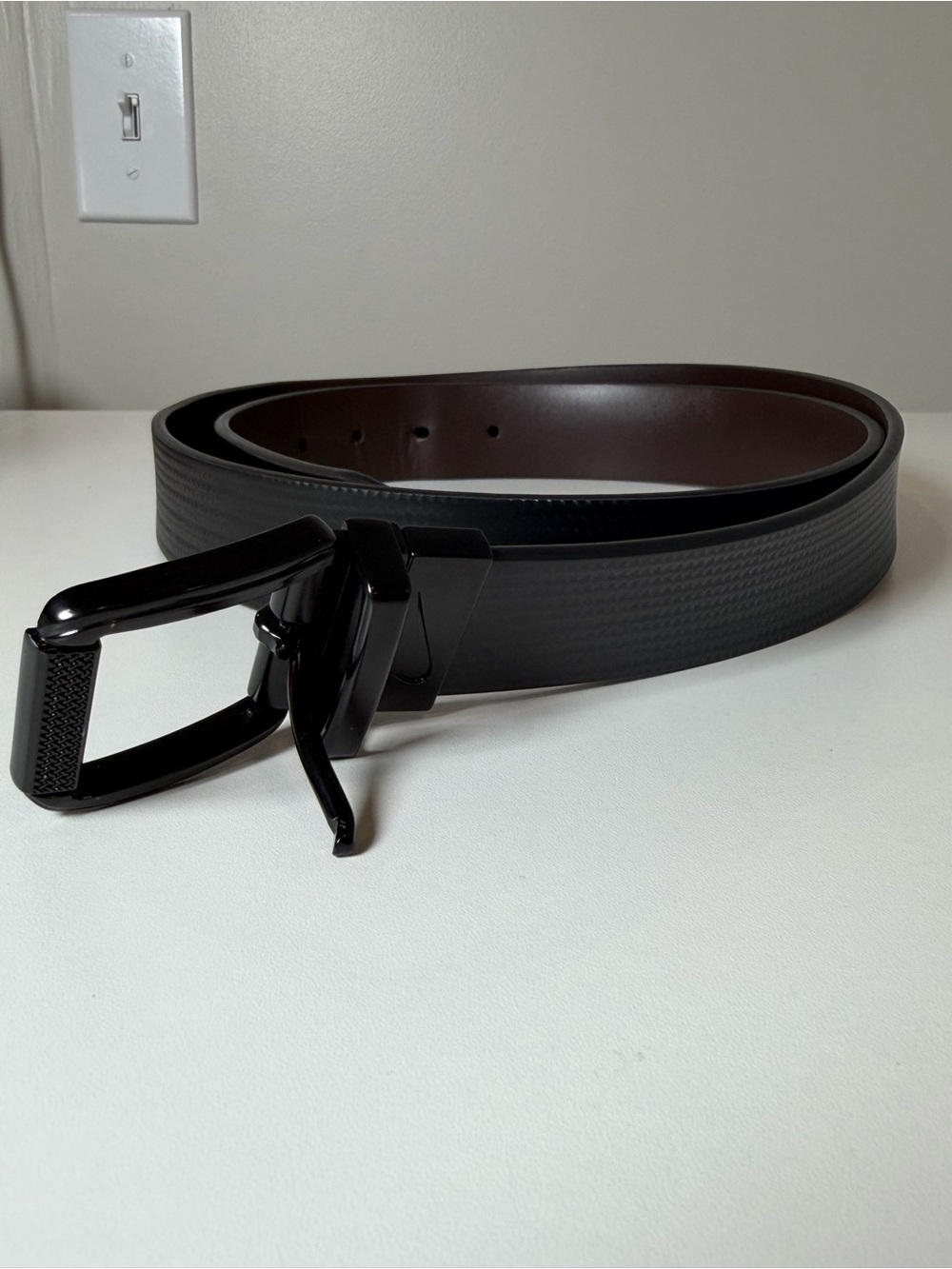 Nike Size 44 Men's Reversible Black Carbon Fiber and Brown Classic Belt